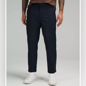 Relaxed-Tapered Trouser *Cropped TRNH 31 in Color True Navy